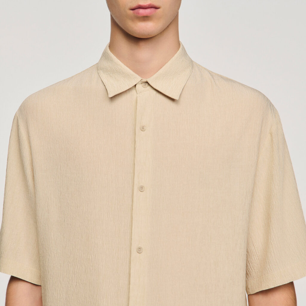 Chemise effet plissé à col requin