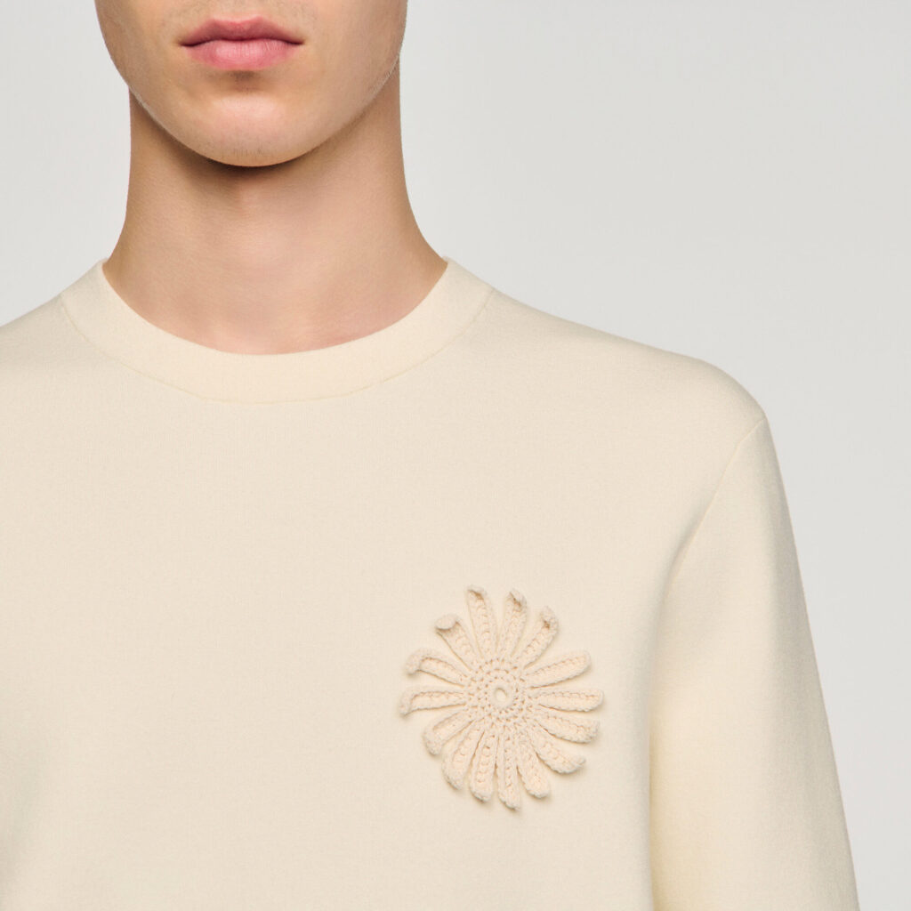 Sweat en tricot à fleur en crochet